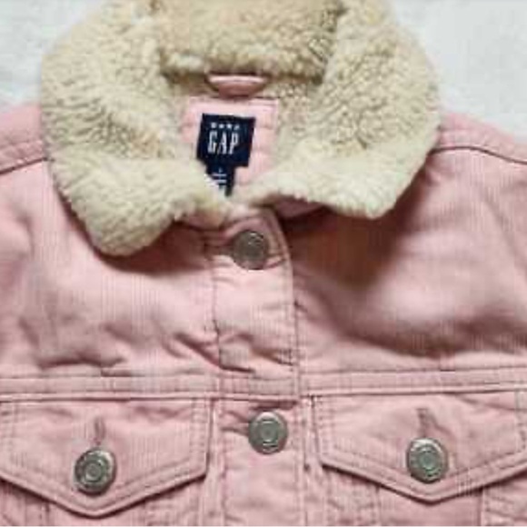Gap NWTS Sherpa lined pink beige cord jacket
Girls XL, fit women’s XS - Picture 5 of 9